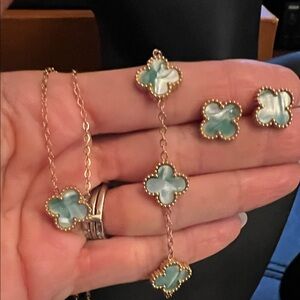 Elegant Gold and Blue Clover Jewelry Set